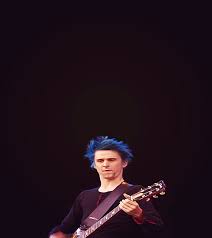 Matthew bellamy is the lead singer and guitarist of the rock band muse. Https Encrypted Tbn0 Gstatic Com Images Q Tbn And9gcrw1f Huqxwy0hjp17lfjh2ch3a3n Ceps5vw Usqp Cau
