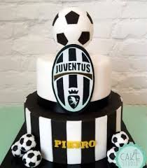 Torta Con Palloni E Stemma Della Juventus Torte A Tema Calcio Torte Di Compleanno Calcio Feste Di Compleanno Calcio
