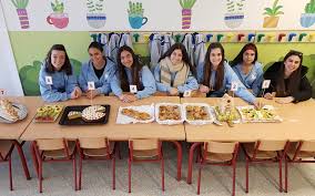 Para que las ecuaciones de tercer grado (o grado superior) se puedan resolver a nivel elemental deben tener alguna raíz entera, que se encuentra entre los divisores del término independiente. Concurso Cocina Alumnas Ciclo Formativo Grado Superior Educacion Infantil Colegio Montealbir