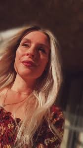 Jennifer Hatfield's Instagram, Twitter & Facebook