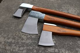 At 18 inches long, this hatchet can be easily strapped to your pack for any wilderness excursion. Vario 2000 Splitting Axe