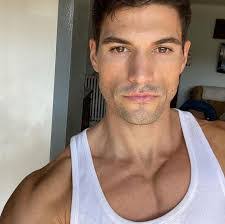 Alex Badia's Instagram, Twitter & Facebook