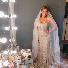 شاركت الفنانة هيدي كرم في تقديم برنامج نفسنة وذلك مع النجمة انتصار والنجمة شيماء سيف والفنانة بدرية طلبة ولكنها بعد أن قدمت عدة مواسم متتالية ناجحة قررت أن تترك البرنامج وصرحت قائلة بأن. Ø£Ø¬Ù…Ù„ Ø¥Ø·Ù„Ø§Ù„Ø§Øª Ø§Ù„ÙÙ†Ø§Ù†Ø§Øª Ø¨ÙØ³Ø§ØªÙŠÙ† Ø§Ù„Ø²ÙØ§Ù ÙÙ‰ Ø¹Ø§Ù„Ù… Ø§Ù„Ø¯Ø±Ø§Ù…Ø§ Ù‡ÙŠØ¯Ù‰ ÙƒØ±Ù… ÙˆÙ…Ù‰ Ø¹Ù…Ø± Ø§Ù„ÙŠÙˆÙ… Ø§Ù„Ø³Ø§Ø¨Ø¹