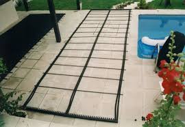 Die Ersten Solar Rapid 25 Rohre Werden In Die Halteprofile Eingeclipst Und Der Kollektor Erhalt Seine Form Poolheizung Poolpflege Pool