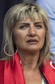 Broj računa, ime i prezime, adresa (ulica, poštanski broj i mjesto) na 60777 (2,40kn/sms) ili ispuni obrazac za prijavu niže. Vladimir Petkovic Ljiljana Petkovic Petkovic Uefa Com