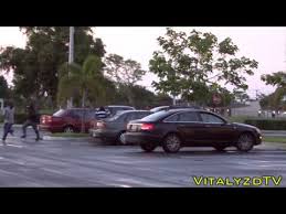 Miami Zombie Attack Prank Un Tipo Disfrazado De Zombie Hace Tiempo Que No Me Reia Tanto De Manana Pranks Zombie Attack Zombie Prank