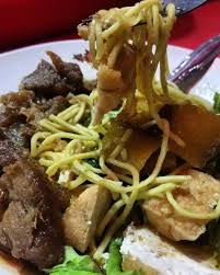 Mienya juga mie basah yang fresh.yang bisa di beli di pasar tradisional. 10 Rekomendasi Tempat Makan Tahu Campur Paling Enak Di Surabaya