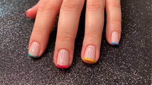 Quando o assunto é escolher a cor do esmalte e combinar entre decorar ou não as unhas a coisa complica principalmente pela variedade de cores e opções em decoração de unhas que podemos. Como Fazer Francesinha Colorida Manicures Youtube