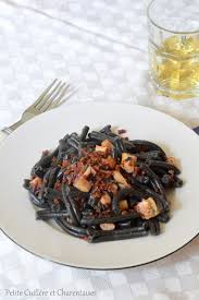 Petite Cuillere Et Charentaises Pates A L Encre De Seiche Poulpe Et Pepites De Chorizo Chorizo Idee Recette Pates
