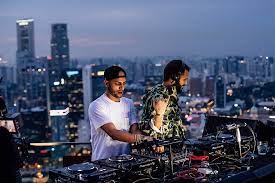 Check out some of the best places to wine & dine with spectacular views over the new york city skyline. Top 10 Party Rooftops In The World