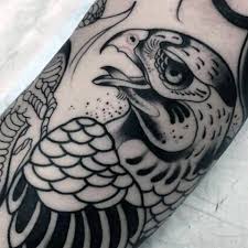 Maybe you would like to learn more about one of these? 90 Falcon Tattoo Designs Fur Manner Geflugelte Tinte Ideen Mann Stil Tattoo Hawk Tattoo Falcon Tattoo Tattoos For Guys