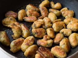 Zeppole di pasta cresciuta la ricetta delle frittelle napoletane salate. Menu Di Natale Come Preparare Le Frittelle Di Cozze La Ricetta Passo Passo