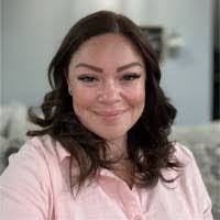 Laurie Huff's Instagram, Twitter & Facebook