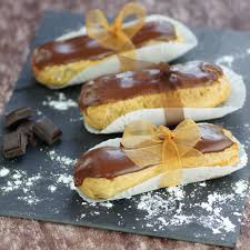 Eclairs Vanille Chocolat Une Patisserie Qui Est Un Grand Classique Gourmand Recette Recette Entremet Chocolat Alimentation