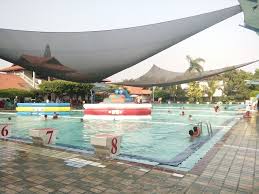 Berikut ini adalah sebagian hal yang sepatutnya diperhatikan sebelum menyediakan kolam renang pribadi untuk si kecil, terutama yang masih berusia balita. Berenang Murah Dan Petugas Yang Sigap Di Kolam Renang Hs Agung Masandi Wibowo