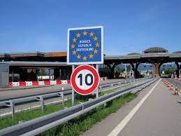 In frankreich besteht für alle personen, die in deutschland gesetzlich versichert sind, ein anspruch auf dringend erforderliche. Franzosische Bauern Blockieren Grenze Nach Deutschland