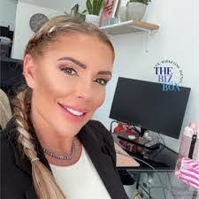 Amy Cannata's Instagram, Twitter & Facebook