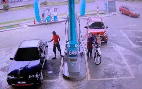 Berikut ini jadwal ka stasiun bandung kiaracondong ke berbagai kota tujuan bisa anda lihat pada tabel dibawah ini Hampir Kena Gilis Budak Tu Pemandu Kereta Axia Melanggar Motosikal Di Stesen Minyak