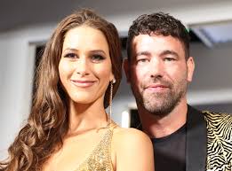 Azta, hogy mi derült ki ott, Görögországban. Mikes Anna nagy boldogsággal  kürtölte ki tegnap este, annyira jól látszik is már...