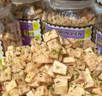 Khoai Môn Viên Cube Sấy Mắm Hành 400gr – Giòn Rụm, Đậm Đà, Ăn Là