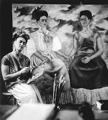 Biografia De Frida Kahlo Y Sus Obras Frida Kahlo En El Proceso De Una De Sus Obras Mas Impactantes Frida Kahlo Fotos Frida Art Arte Frida Kahlo