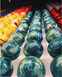 Molding Chocolate Bombons Pesquisa Google Chocolate Work Chocolate Bonbons Recipe Chocolate Art