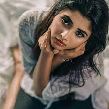 HD Gorgeous Girls Dp Status | Mirchistatus