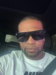 Colonel's personal life and relationships