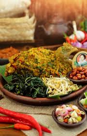 Kalau kita lihat di bali bebek atau ayam betutu itu sangat pekat asal muasalnya dengan wilayah gianyar wilayah ubud, bali sana, jelas sejarawan kuliner fadly rahman dalam tayangan tradisi asli ayam betutu kini ibarat ikon kuliner khas bali yang sangat dikenal wisatawan mancanegara. Catering Surabaya Bu Mimin