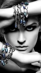 Black And White Jewelry Photography Pin De Anita Botes Em Splash Of Colour Garotas Rosto Danca Do Ventre