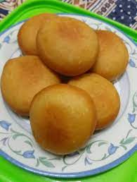 Pau juga dipanggil sebagai baozi, bao, bau, humbow, nunu, bausak, atau pow merupakan sejenis kuih yang diperbuat daripada tepung dan yis, diuli dan dibentukkan bulat yang mempunyai inti di dalam. Resepi Pau Goreng Inti Kacang Merah Resepi Ringkas Tapi Sedap