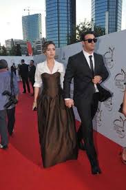 A young kid, whose mother and father are constantly fighting, he tries everything in his power to get them together, it is a very funny comedy imdb.com Ysyjnh8wl2c6jm