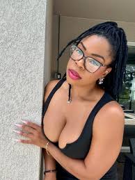 OnlyFans model ariavblak - pornpic.com