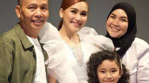Kartika damayanti yang diketahui adalah seorang tkw di singapura, memberikan pernyataannya melalui sebuah video singkat. 1gu64fdvc4jlwm