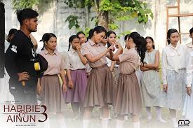 Download lagu mp3 & video: Habibie Ainun 3 2019 Imdb