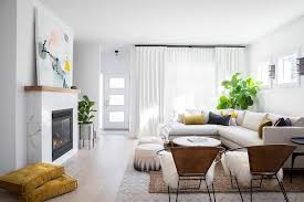 And it's not just white or gray monochromatic color schemes that we're loving on: White Sectional With Yellow And Dark Gray Velvet Pillows Transitional Living Room