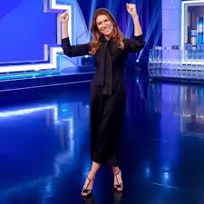 A apresentadora rebeca abravanel, uma das filhas de silvio santos, o dono do sbt, passou por uma saia justa no mínimo engraçada. Rebeca Abravanel S Feet Wikifeet