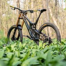 Santa Cruz V10 Aufbau Video Von Fiasko Racing Fast Zu Schon Zum Fahren In 2020 Downhill Bike Santa Cruz Fahren