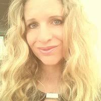 Lynda Mangoro a Artist