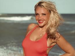 We are unaware of her connection, if any, with ms. Der Bachelor 2017 Dusseldorferin Evelyn Burdecki Spielte Falsches Spiel Mit Sebastian Pannek Express De