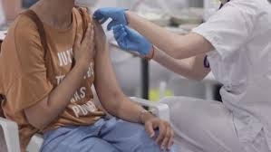Se puede manifestar por la presencia de latidos irregulares (arritmia), y puede progresar a insuficiencia cardiaca. Que Se Sabe De La Posible Relacion Entre La Vacuna De Pfizer Y Los Casos De Miocarditis En Jovenes