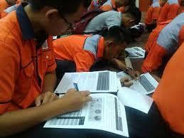 Kolej komuniti klang adalah satu tempat yang paling baik untuk menimba ilmu kepada para pelajar yang tercicir untuk meneruskan pelajaran mereka demi masa depan yang cemerlang.syabas kkk. Gen Education Malaysia Services