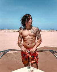 @markavilaoficial o humorista e youtuber whindersson nunes foi chamado de corno pelo mc poze do rodo. Whindersson Mostra Antes E Depois De Perder 28 Kg E Impressiona Fotos R7 Famosos E Tv