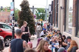 Updated: Phoebe Bridgers fans line up in downtown Davenport ahead of pop-up show