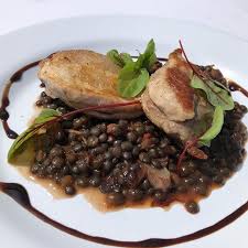 Muensterverwoehnt Wachtelbrustchen In Balsamico Reduktion Auf Umbrischen Linsen Villamedici Munster Genuss Essen Trinken Fbg Fbe Food Beef Meat