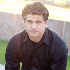 Joshua Becker (@joshua_becker)