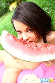 A pot of wine among watermelon …the life of watermelons and grapes?瓜间一壶酒，西瓜和葡萄的一生？ teens eating watermelon and kissing (lesbians). Free Sex Photos Kiki 18 Jessica Koks Cj Pornbabe 18dildo