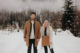 Warm Winter Engagement Photo Outfit Ideas Junebug Weddings Winter Engagement Photos Outfits Engagement Outfits Winter Engagement Pictures