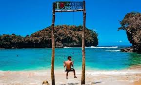 Pantai pasir panjang selain menyajikan panorama memukau juga berbagai aktivitas menarik serta harga tiket masuk yang tidak terlalu mahal. 10 Gambar Pantai Pasir Panjang Malang Harga Tiket Masuk Rute Selatan Jejakpiknik Com
