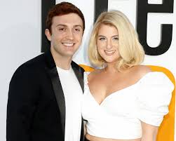 Родился 14 июня 1992 года в торрэнсе. Meghan Trainor Marries Daryl Sabara In Backyard Wedding